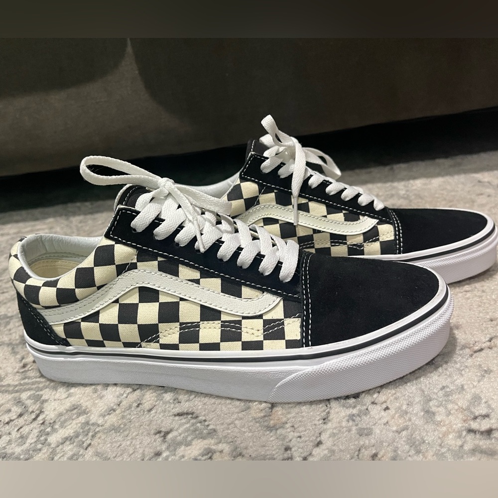 CHECKERED LACE UP VANS